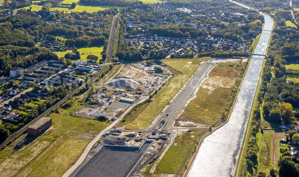 Bergkamen from the bird's eye view: Construction site for the new construction of a multi-family residential complex Wasserstadt Aden on the banks of the Datteln-Hamm Canal on Hans-Boeckler-Strasse in the Oberaden district of Bergkamen in the Ruhr area in the federal state of North Rhine-Westphalia, Germany