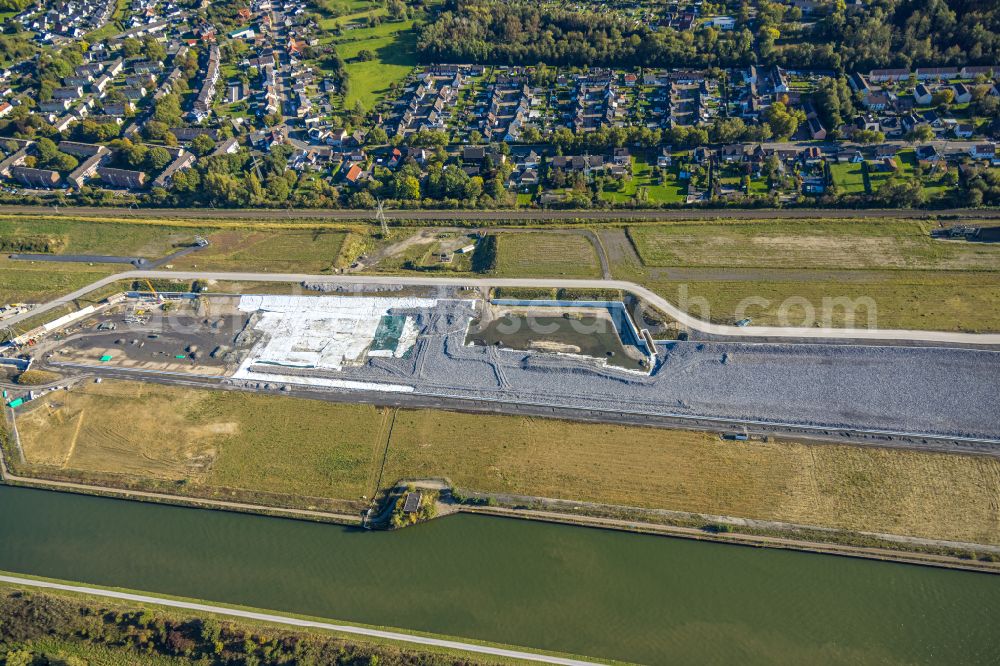 Aerial image Bergkamen - Construction site for the new construction of a multi-family residential complex Wasserstadt Aden on the banks of the Datteln-Hamm Canal on Hans-Boeckler-Strasse in the Oberaden district of Bergkamen in the Ruhr area in the federal state of North Rhine-Westphalia, Germany