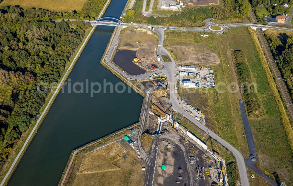 Aerial photograph Bergkamen - Construction site for the new construction of a multi-family residential complex Wasserstadt Aden on the banks of the Datteln-Hamm Canal on Hans-Boeckler-Strasse in the Oberaden district of Bergkamen in the Ruhr area in the federal state of North Rhine-Westphalia, Germany