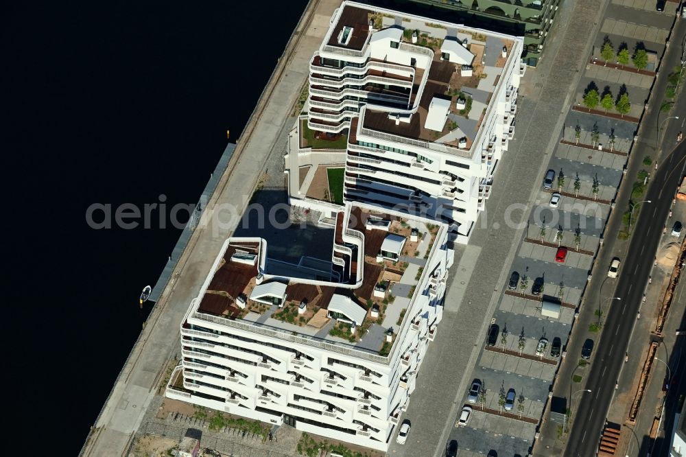 Aerial image Berlin - Construction site to build a new multi-family residential complex WAVE WATERSIDE LIVING BERLIN on the former Osthafen port on Stralauer Allee in the district Friedrichshain in Berlin, Germany