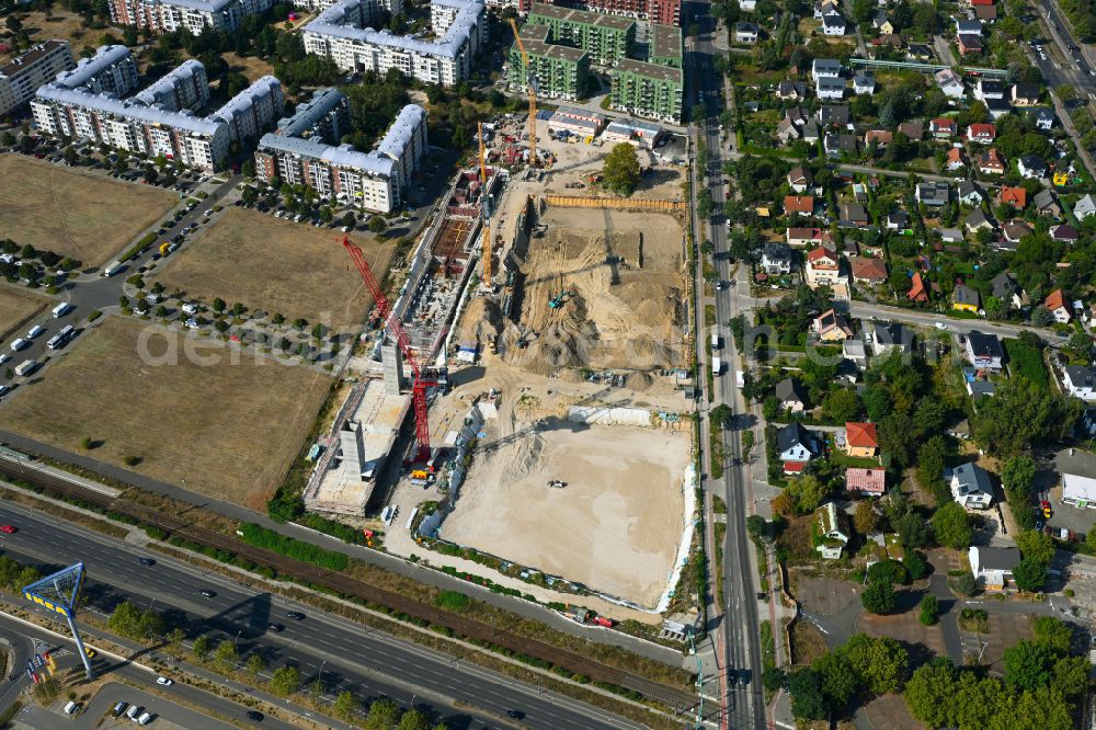 Berlin from the bird's eye view: Construction site to build a new multi-family residential complex Weisse Taube between Ferdinand-Schultze-Strasse, Plauener Strasse and Landsberger Allee in the district Hohenschoenhausen in Berlin, Germany