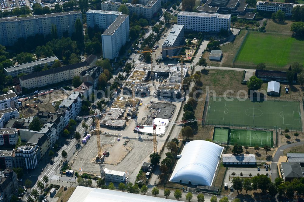 Berlin from the bird's eye view: Construction site to build a new multi-family residential complex Weisse Taube between Ferdinand-Schultze-Strasse, Plauener Strasse and Landsberger Allee in the district Hohenschoenhausen in Berlin, Germany