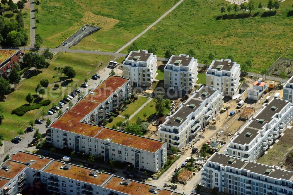 Aerial photograph Berlin - New multi-family residential complex between Hasenholzer Allee and the Wiesenpark in the district Marzahn in Berlin