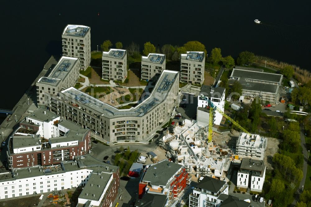 Aerial image Rostock - Construction site for the construction of an apartment building Utkiek on the wooden peninsula on Gaffelschoner Weg in Rostock in the state Mecklenburg-Western Pomerania, Germany