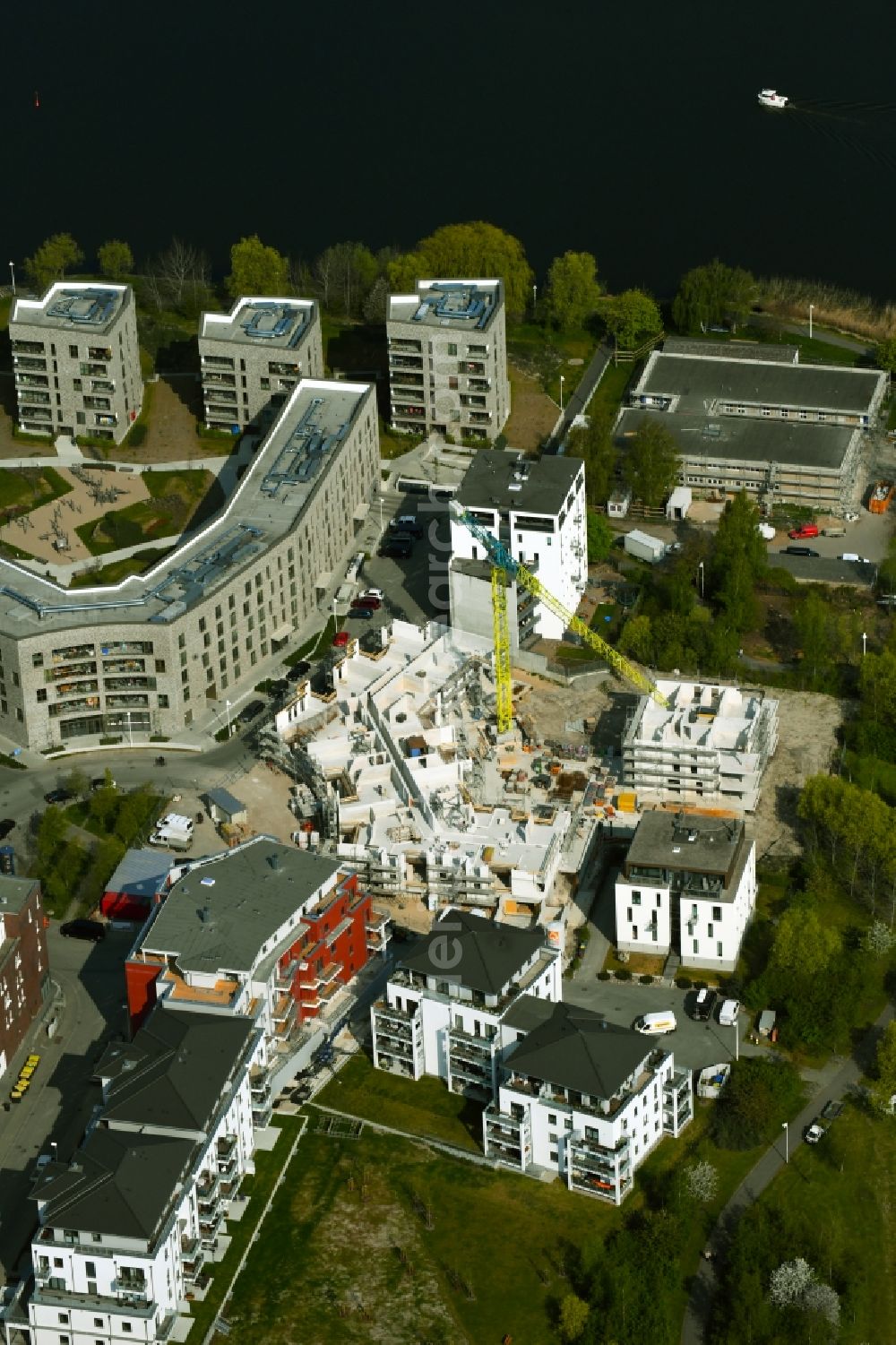 Aerial photograph Rostock - Construction site for the construction of an apartment building Utkiek on the wooden peninsula on Gaffelschoner Weg in Rostock in the state Mecklenburg-Western Pomerania, Germany