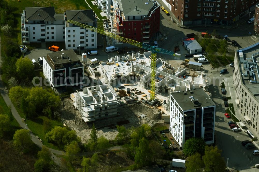 Rostock from above - Construction site for the construction of an apartment building Utkiek on the wooden peninsula on Gaffelschoner Weg in Rostock in the state Mecklenburg-Western Pomerania, Germany