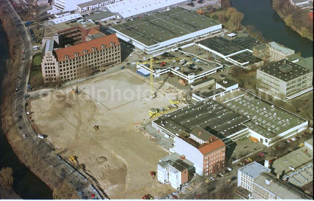 Aerial photograph Berlin - Charlottenburg - Neubau der Mercedes-Benz Niederlassung am Salzufer in Berlin-Charlottenburg.