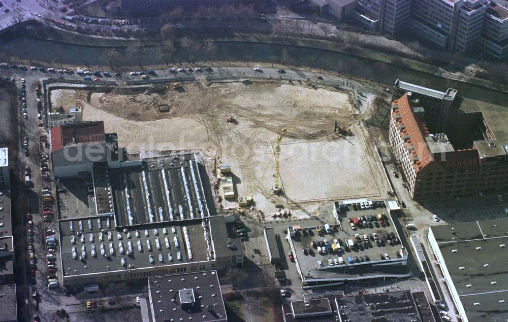 Berlin - Charlottenburg from the bird's eye view: Neubau der Mercedes-Benz Niederlassung am Salzufer in Berlin-Charlottenburg.