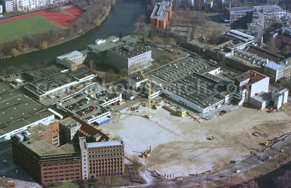 Aerial image Berlin - Charlottenburg - Neubau der Mercedes-Benz Niederlassung am Salzufer in Berlin-Charlottenburg.