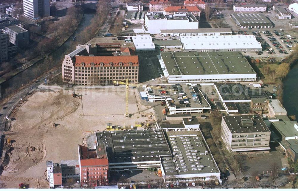 Aerial image Berlin - Charlottenburg - Neubau der Mercedes-Benz Niederlassung am Salzufer in Berlin-Charlottenburg.