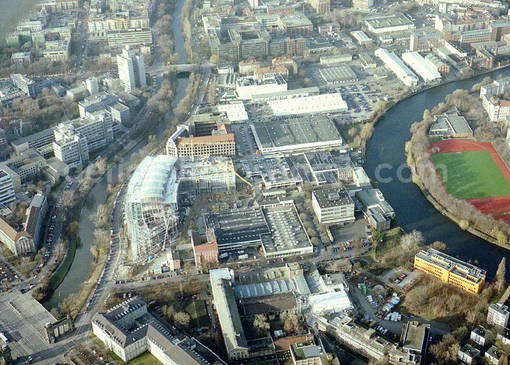 Berlin - Charlottenburg from the bird's eye view: Neubau der Mercedes-Menz Niederlassung Am Salzufer in Berlin - Charlottenburg.