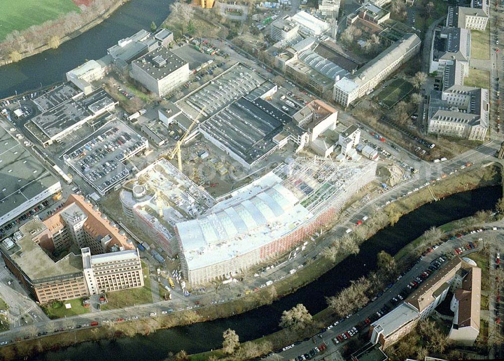 Berlin - Charlottenburg from the bird's eye view: Neubau der Mercedes-Menz Niederlassung Am Salzufer in Berlin - Charlottenburg.