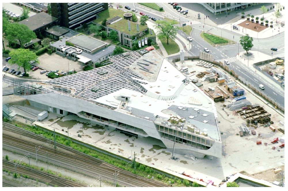 Aerial photograph Wolfsburg - Construction site of Museum building ensemble Phaeno Science Center on Willy-Brandt-Platz in the district Stadtmitte in Wolfsburg in the state Lower Saxony, Germany