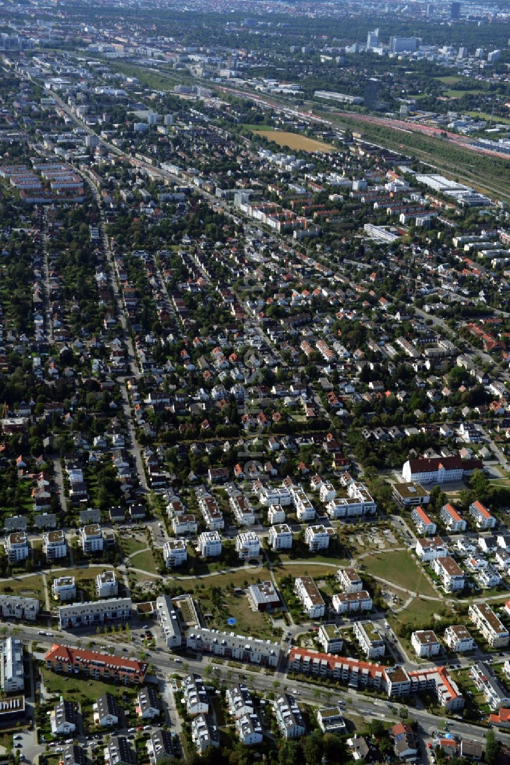 Aerial image München, Trudering-Riem - Construction of a neighborhood meeting and self-help organization at the Bajuwarenstrasse in Munich in Bavaria. Designed by zillerplus architects and urban planners enstand a modern multi - purpose building with the goal of civic engagement in the Quartier activate