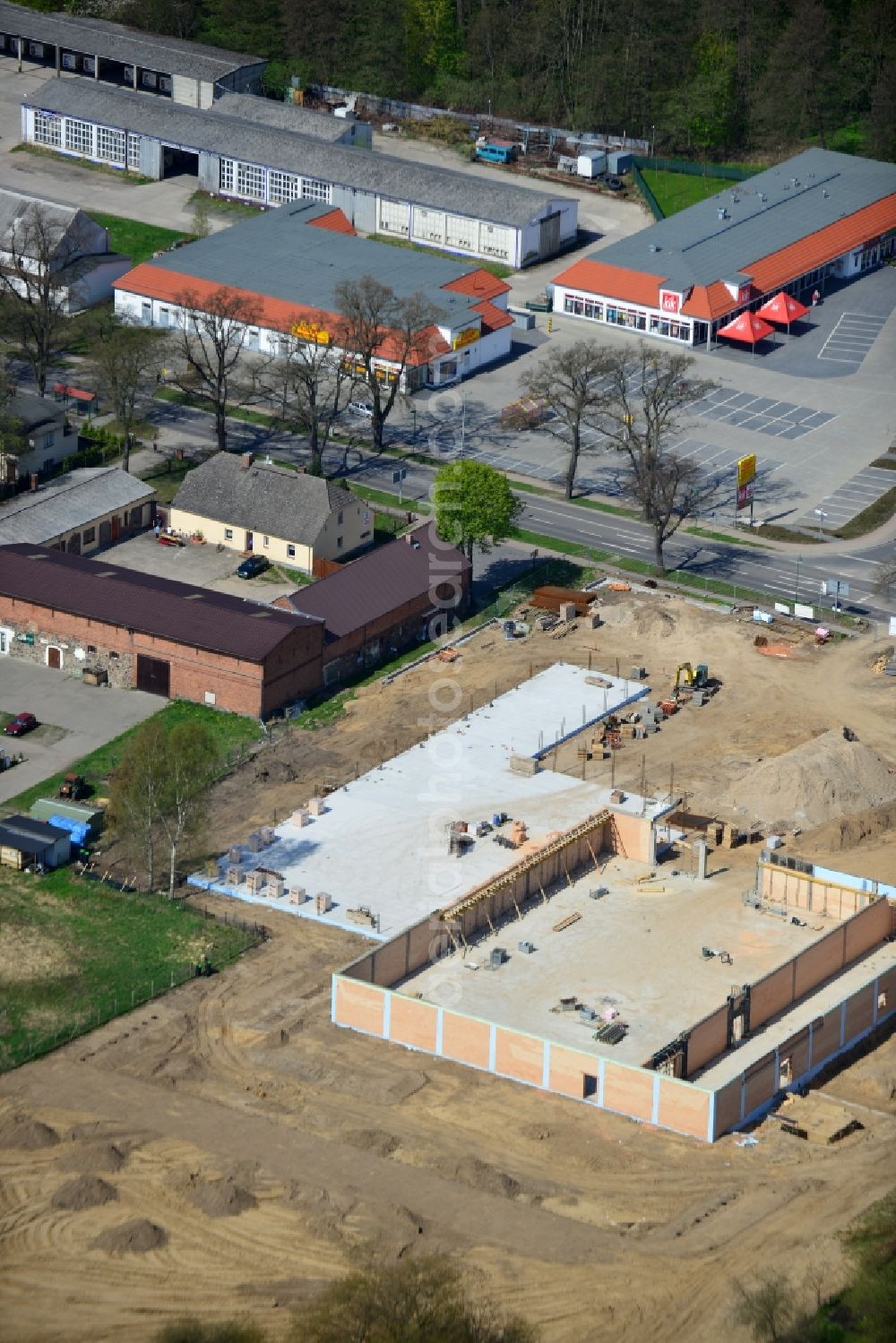 Werneuchen from above - Construction of the local ALDI- shopping center on the B 158 in Werneuchen in Brandenburg