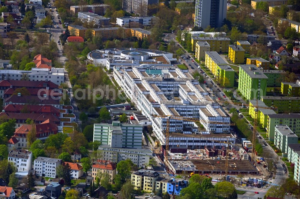 Aerial photograph Berlin - Construction site for a new extension to the hospital grounds Vivantes Klinikum Neukoelln on street Rudower Chaussee in the district Neukoelln in Berlin, Germany