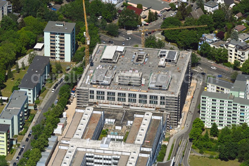 Aerial photograph Berlin - Construction site for a new extension to the hospital grounds Vivantes Klinikum Neukoelln on street Rudower Chaussee in the district Neukoelln in Berlin, Germany