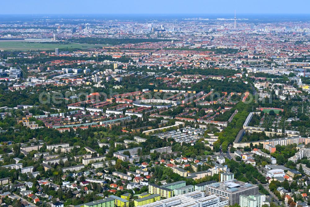 Berlin from the bird's eye view: Construction site for a new extension to the hospital grounds Vivantes Klinikum Neukoelln on street Rudower Chaussee in the district Neukoelln in Berlin, Germany