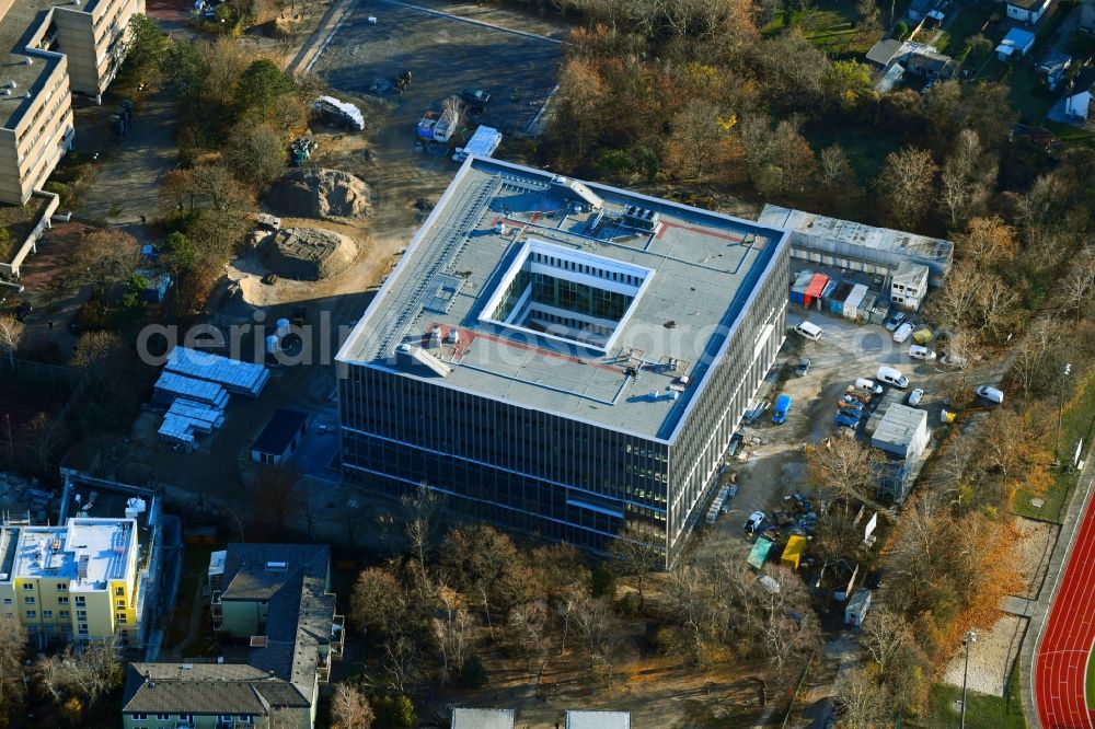 Berlin from the bird's eye view: Building site to the new building of the School building of the upper stage centre Lise Meitner on the campus ivy way in destrict Buckow in Berlin, Germany