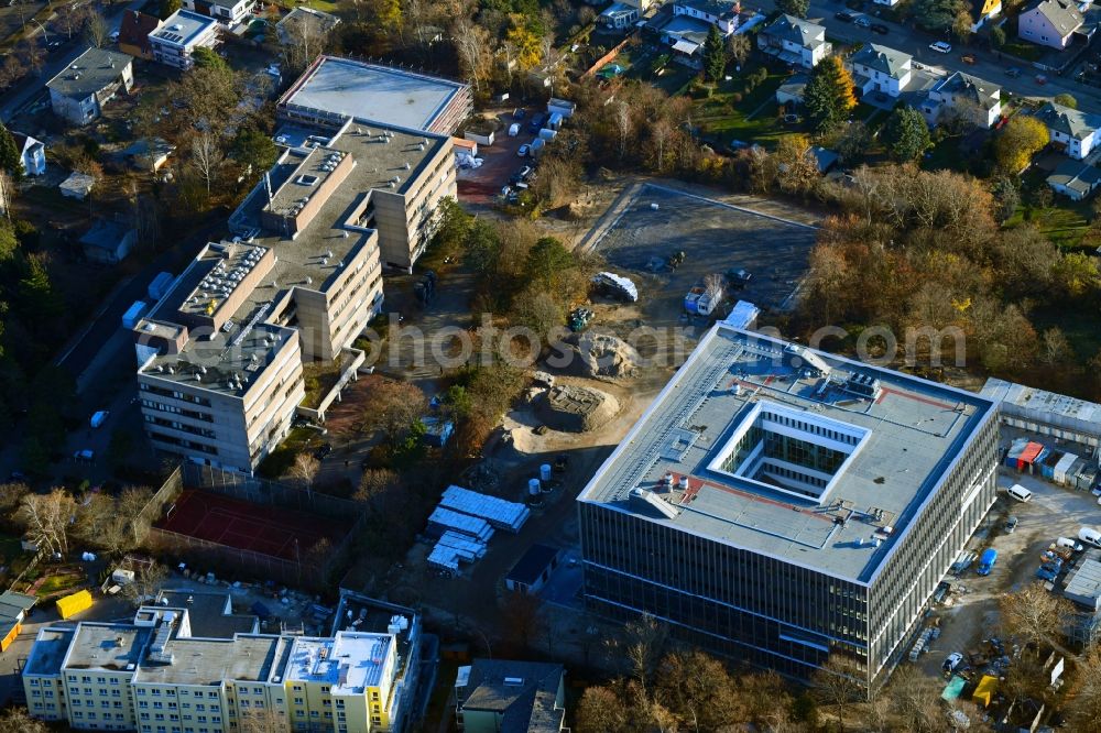 Aerial image Berlin - Building site to the new building of the School building of the upper stage centre Lise Meitner on the campus ivy way in destrict Buckow in Berlin, Germany