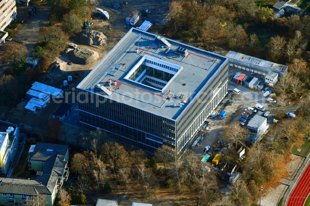 Aerial photograph Berlin - Building site to the new building of the School building of the upper stage centre Lise Meitner on the campus ivy way in destrict Buckow in Berlin, Germany