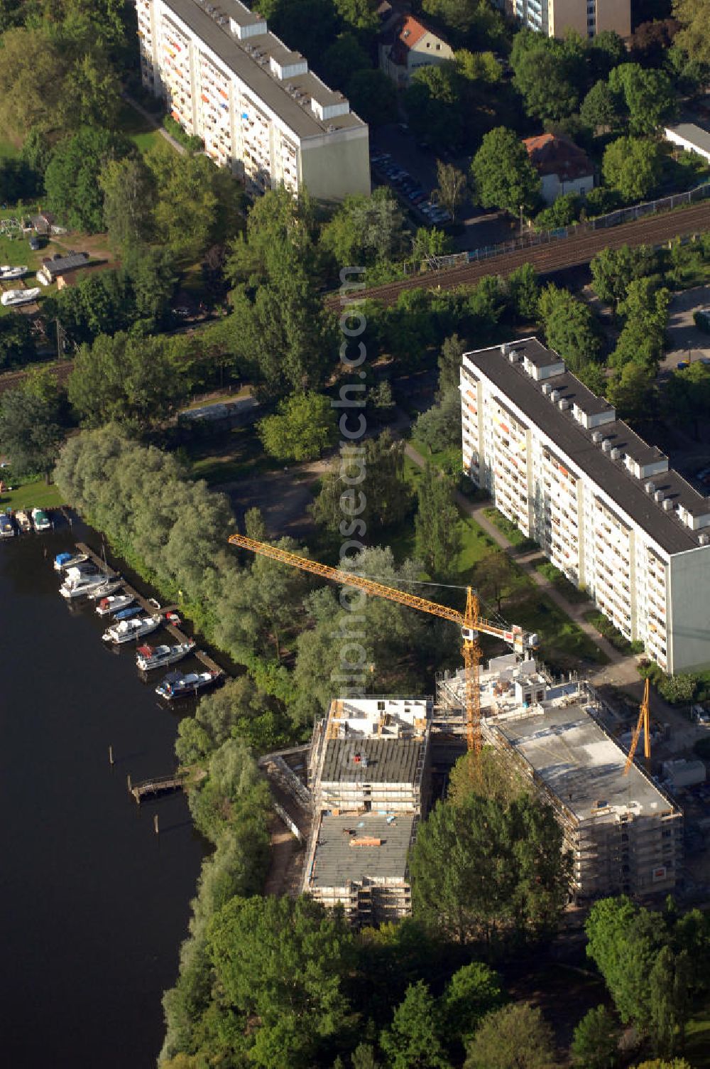 Potsdam from the bird's eye view: Baustelle / Neubau vom Pflegeheim mit betreutem Wohnen Auf dem Kiewett 39 bzw. Havelpalais an der Neustädter Havelbucht in Potsdam. Ein Projekt der TLG Immobilien GmbH. Construction site of a residential care home with assisted living in Potsdam.