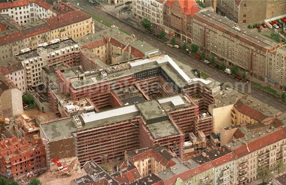 Berlin from the bird's eye view: Neubau des rathauses berlin Friedrichshain and er Frankfurterallee 06.1995