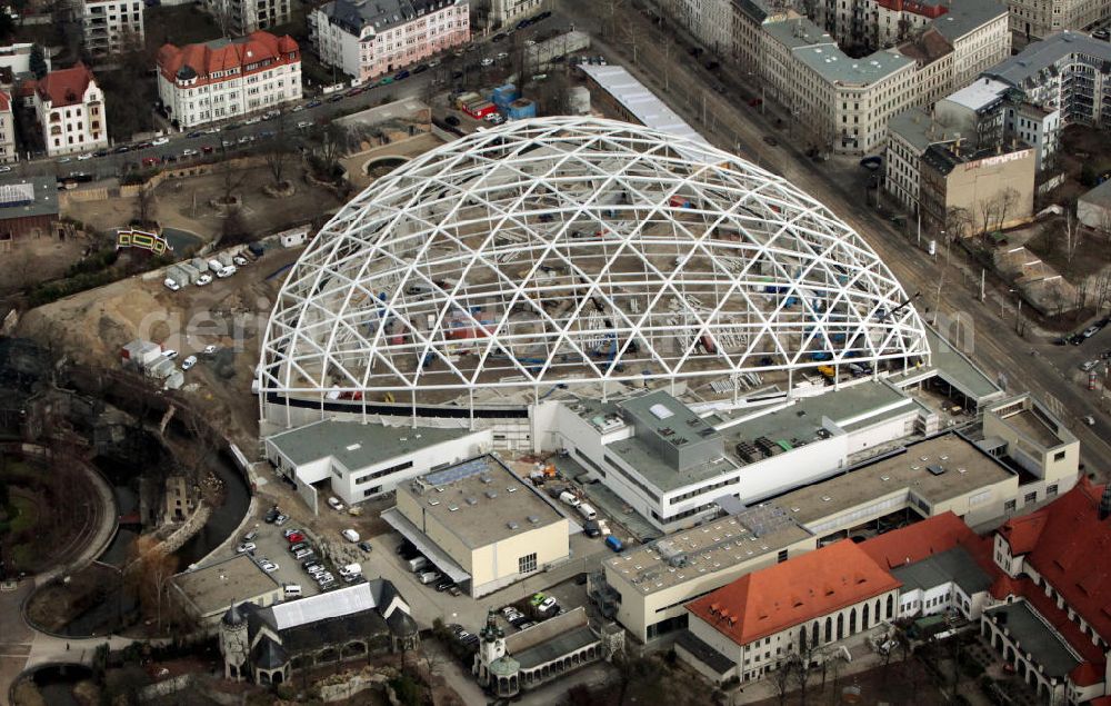 Aerial photograph Leipzig - Blick auf den Neubau der Riesentropenhalle „ Gondwanaland “ im Zoo Leipzig. View of the new building of the giant tropical hall Gondwana Land in the Leipzig Zoo.