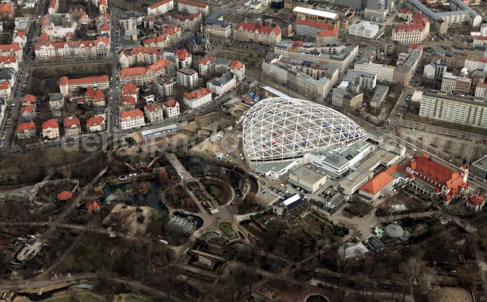 Leipzig from the bird's eye view: Blick auf den Neubau der Riesentropenhalle „ Gondwanaland “ im Zoo Leipzig. View of the new building of the giant tropical hall Gondwana Land in the Leipzig Zoo.