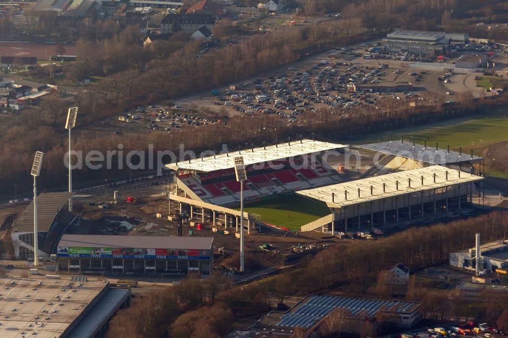 Aerial image Essen - View at the new construction of a soccer stadium in the Hafenstraße in Essen in the federal state North Rhine-Westphalia. The new stadium becomes the home ground of Rot- Weis Essen and will also be used as an event and concert area. The for the construction responsible GVE Grundstücksverwaltung Stadt Essen GmbH has commissioned the Köster GmbH with the operation