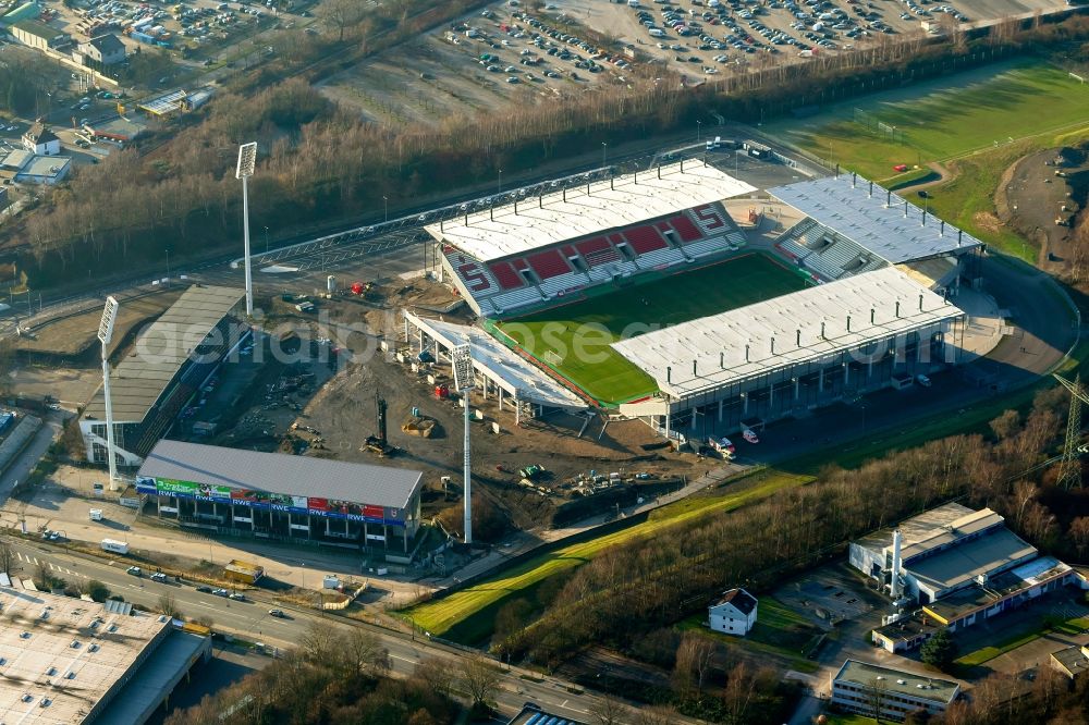 Aerial photograph Essen - View at the new construction of a soccer stadium in the Hafenstraße in Essen in the federal state North Rhine-Westphalia. The new stadium becomes the home ground of Rot- Weis Essen and will also be used as an event and concert area. The for the construction responsible GVE Grundstücksverwaltung Stadt Essen GmbH has commissioned the Köster GmbH with the operation