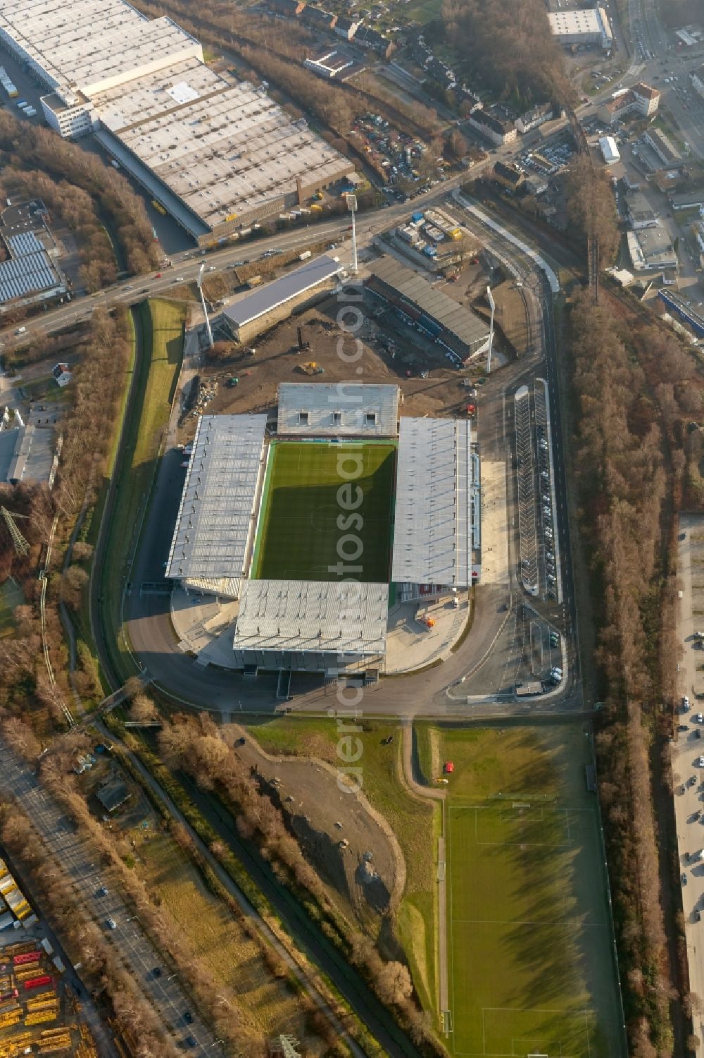 Aerial image Essen - View at the new construction of a soccer stadium in the Hafenstraße in Essen in the federal state North Rhine-Westphalia. The new stadium becomes the home ground of Rot- Weis Essen and will also be used as an event and concert area. The for the construction responsible GVE Grundstücksverwaltung Stadt Essen GmbH has commissioned the Köster GmbH with the operation