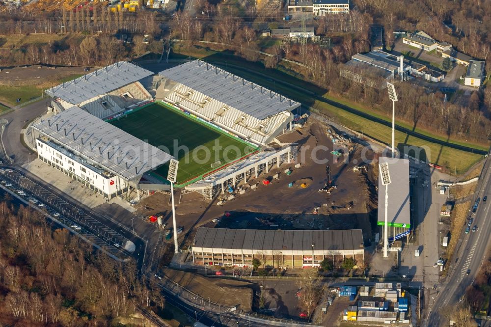 Essen from the bird's eye view: View at the new construction of a soccer stadium in the Hafenstraße in Essen in the federal state North Rhine-Westphalia. The new stadium becomes the home ground of Rot- Weis Essen and will also be used as an event and concert area. The for the construction responsible GVE Grundstücksverwaltung Stadt Essen GmbH has commissioned the Köster GmbH with the operation