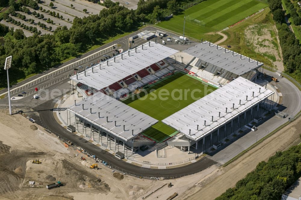 Essen from the bird's eye view: View at the new construction of a soccer stadium in the Hafenstraße in Essen in the federal state North Rhine-Westphalia. The new stadium becomes the home ground of Rot- Weis Essen and will also be used as an event and concert area. The for the construction responsible GVE Grundstücksverwaltung Stadt Essen GmbH has commissioned the Köster GmbH with the operation