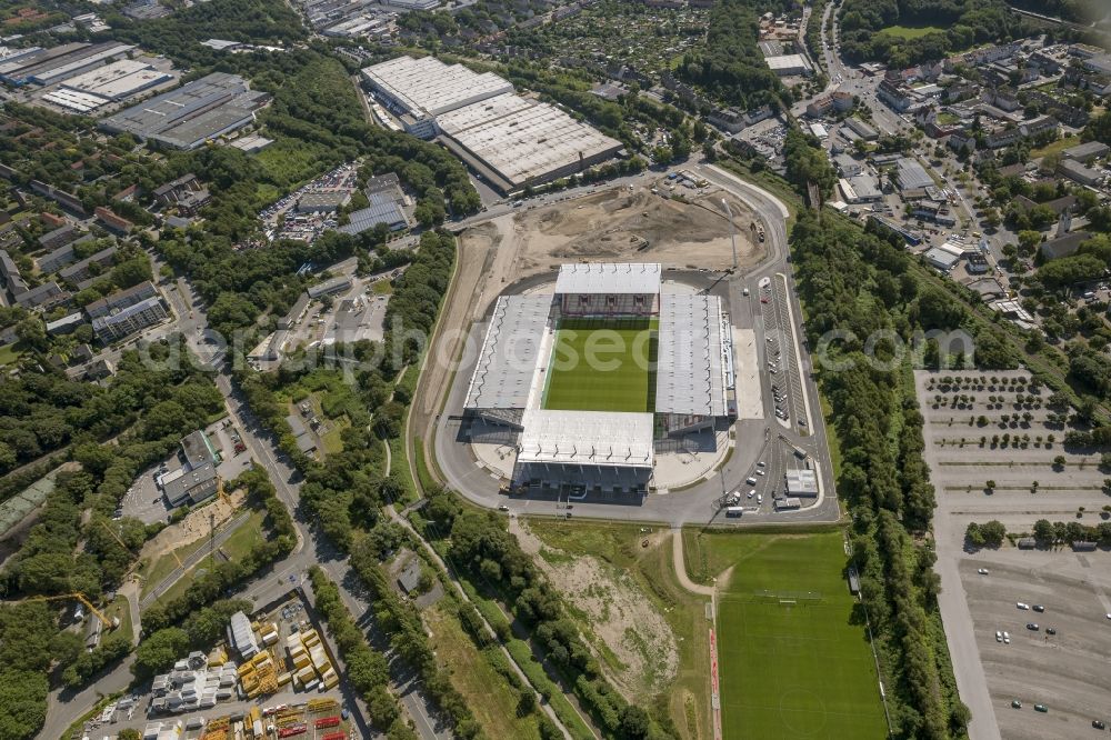 Essen from above - View at the new construction of a soccer stadium in the Hafenstraße in Essen in the federal state North Rhine-Westphalia. The new stadium becomes the home ground of Rot- Weis Essen and will also be used as an event and concert area. The for the construction responsible GVE Grundstücksverwaltung Stadt Essen GmbH has commissioned the Köster GmbH with the operation