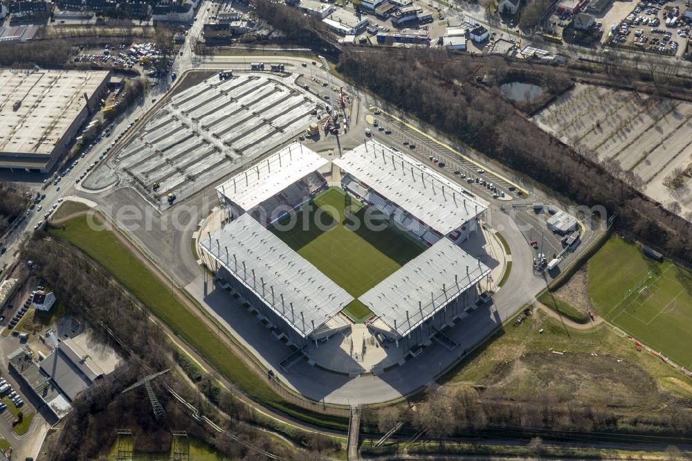 Essen from above - View at the new construction of a soccer stadium in the Hafenstraße in Essen in the federal state North Rhine-Westphalia. The new stadium becomes the home ground of Rot- Weis Essen and will also be used as an event and concert area. The for the construction responsible GVE Grundstücksverwaltung Stadt Essen GmbH has commissioned the Köster GmbH with the operation