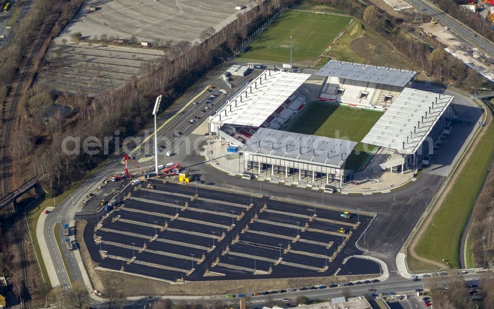 Aerial image Essen - View at the new construction of a soccer stadium in the Hafenstraße in Essen in the federal state North Rhine-Westphalia. The new stadium becomes the home ground of Rot- Weis Essen and will also be used as an event and concert area. The for the construction responsible GVE Grundstücksverwaltung Stadt Essen GmbH has commissioned the Köster GmbH with the operation