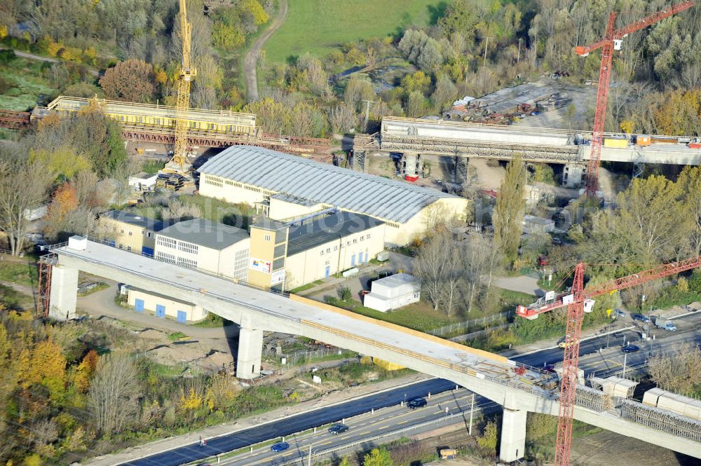 Aerial image Rattmannsdorf - Blick auf die Vorschub- Bauarbeiten an der Saale-Elster-Talbrücke zwischen Ammendorf und Schkopau. Das Beton- Viadukt mit insgesamt 8, 5 Kilometern Länge wird teilweise mit großen Baugerüsten in so genannter Vor-Kopf-Bauweise errichtet. Die ICE - Neubaustrecke im Projekt VDE 8 Nürnberg-Berlin der Deutschen Bahn und der DEGES soll 2015 in Betrieb gehen und wird das bisher längste Brückenbauwerk Deutschlands sein. Bauausführende Firmen sind die Hochtief Construction AG, Adam Hörnig, Gerdum und Breuer; Franki Grundbau; Doka Schalungstechniker; BBV Vorspanntechnik; Röro Traggerüstsysteme; Oevermann Hoch- und Tiefbau, Teupe & Söhne Gerüstbau GmbH, Alpine Bau, Kann Baustoffe und Arcelormittal. Die Bauüberwachung erfolgt durch das Ingenieurbüro Schüßler Plan. View of the construction of the Saale-Elster Viaduct between Ammandorf and Schkopau in Saxony Anhalt.