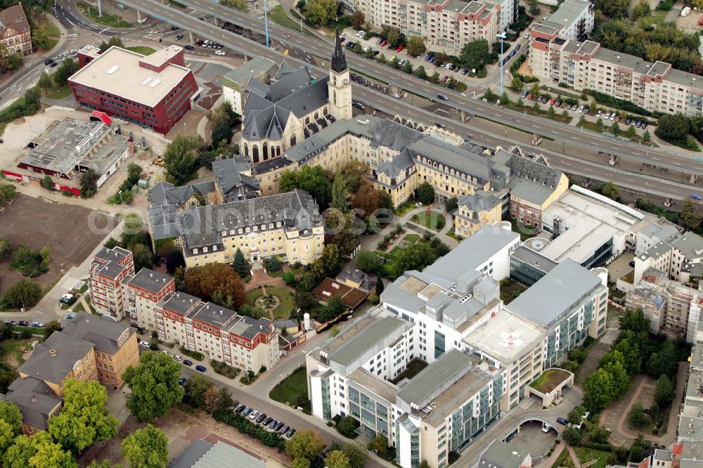 Aerial photograph Halle / Saale - Stadtansicht auf den Neubau der Saaleklinik. Mit im Bild das Krankenhaus St. Elisabeth und St. Barbara. City scape of the new building Saaleklinik. There is the hospital of St. Elisabeth and St. Barbara, too.