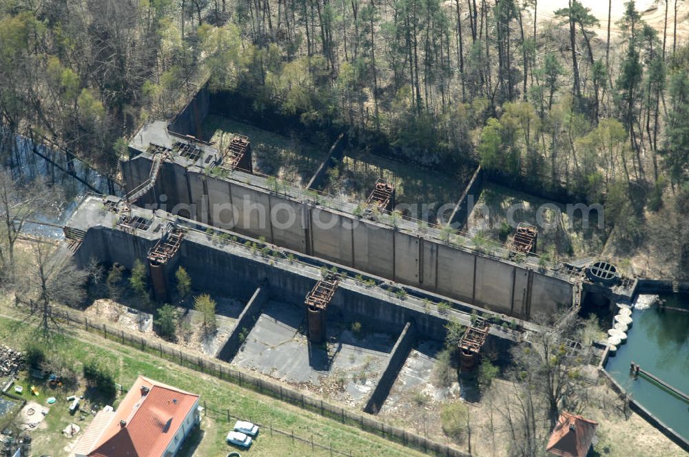 Niederfinow from above - Blick auf den Neubau des Schiffshebewerkes Niederfinow Nord durch die DSD Brückenbau GmbH, die Johann Bunte Bauunternehmung GmbH & Co. KG und die Siemag GmbH. Der Neubau ist erforderlich, weil das alte Schiffshebewerk aus dem Jahr 1934 bald das Ende seiner Lebensdauer erreicht hat. Um die Funktion der Havel-Oder-Wasserstraße aufrechtzuerhalten, muss es daher planmäßig durch einen Neubau ersetzt werden. Look at the new building of the boat lift Niederfinow North Bridge. The new building needed because the old boat lift of 1934 has now reached the end of its life. To maintain the function of the Havel-Oder waterway, it must therefore be replaced by a new building on schedule.