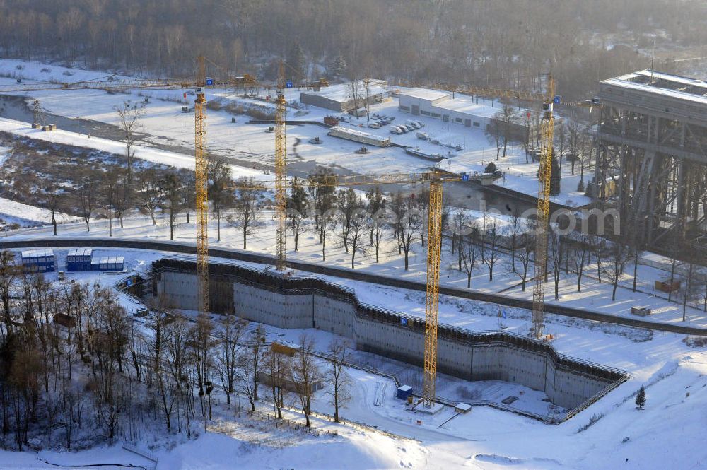 Aerial image Niederfinow - Blick auf die winterlich verschneite Baustelle des Neubaus des Schiffshebewerkes Niederfinow Nord durch die DSD Brückenbau GmbH, die Johann Bunte Bauunternehmung GmbH & Co. KG , Bilfinger Berger Ingenieurbau GmbH und die Siemag GmbH. Look at the new building of the boat lift Niederfinow North Bridge. The new building needed because the old boat lift of 1934 has now reached the end of its life. To maintain the function of the Havel-Oder waterway, it must therefore be replaced by a new building on schedule.