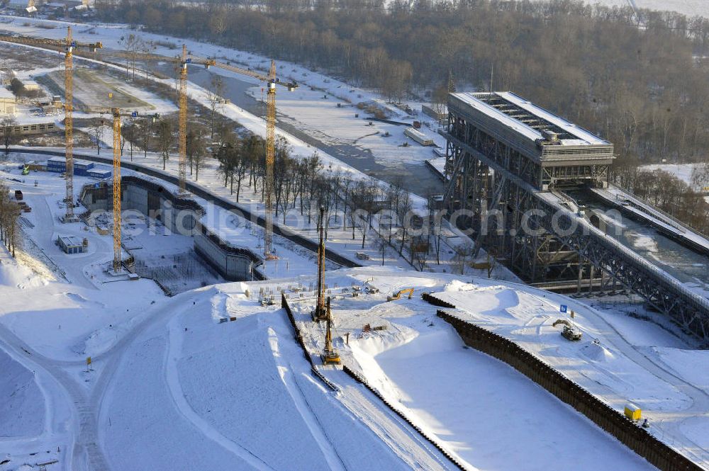 Niederfinow from the bird's eye view: Blick auf die winterlich verschneite Baustelle des Neubaus des Schiffshebewerkes Niederfinow Nord durch die DSD Brückenbau GmbH, die Johann Bunte Bauunternehmung GmbH & Co. KG , Bilfinger Berger Ingenieurbau GmbH und die Siemag GmbH. Look at the new building of the boat lift Niederfinow North Bridge. The new building needed because the old boat lift of 1934 has now reached the end of its life. To maintain the function of the Havel-Oder waterway, it must therefore be replaced by a new building on schedule.