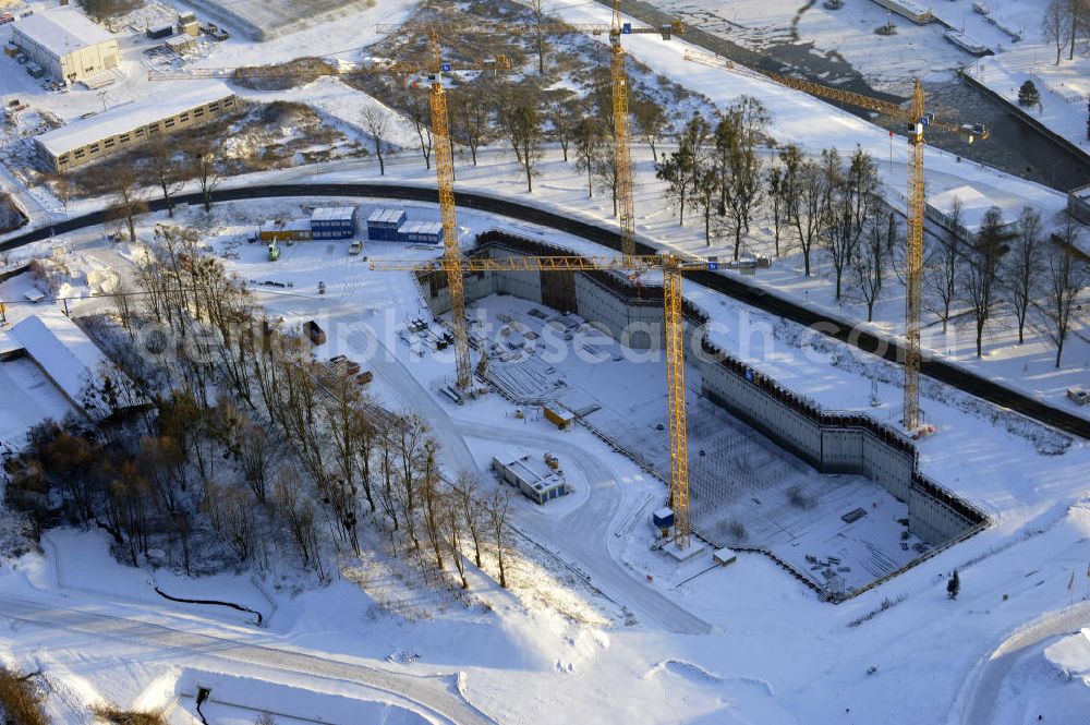 Niederfinow from above - Blick auf die winterlich verschneite Baustelle des Neubaus des Schiffshebewerkes Niederfinow Nord durch die DSD Brückenbau GmbH, die Johann Bunte Bauunternehmung GmbH & Co. KG , Bilfinger Berger Ingenieurbau GmbH und die Siemag GmbH. Look at the new building of the boat lift Niederfinow North Bridge. The new building needed because the old boat lift of 1934 has now reached the end of its life. To maintain the function of the Havel-Oder waterway, it must therefore be replaced by a new building on schedule.