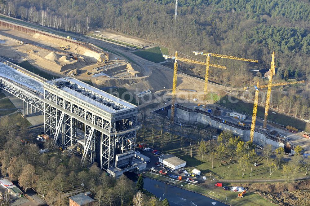 Niederfinow from the bird's eye view: Blick auf die Baustelle des Neubaus des Schiffshebewerkes Niederfinow Nord durch die DSD Brückenbau GmbH, die Johann Bunte Bauunternehmung GmbH & Co. KG , Bilfinger Berger Ingenieurbau GmbH und die Siemag GmbH. Look at the new building of the boat lift Niederfinow North Bridge. The new building needed because the old boat lift of 1934 has now reached the end of its life. To maintain the function of the Havel-Oder waterway, it must therefore be replaced by a new building on schedule.