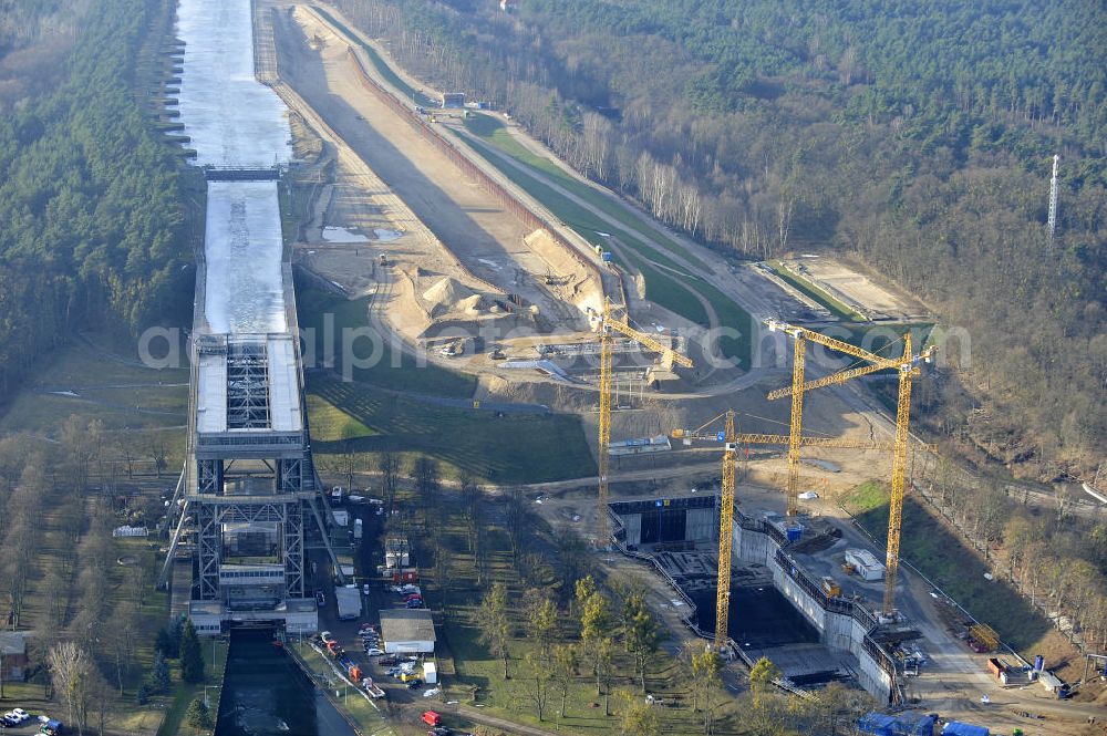 Aerial image Niederfinow - Blick auf die Baustelle des Neubaus des Schiffshebewerkes Niederfinow Nord durch die DSD Brückenbau GmbH, die Johann Bunte Bauunternehmung GmbH & Co. KG , Bilfinger Berger Ingenieurbau GmbH und die Siemag GmbH. Look at the new building of the boat lift Niederfinow North Bridge. The new building needed because the old boat lift of 1934 has now reached the end of its life. To maintain the function of the Havel-Oder waterway, it must therefore be replaced by a new building on schedule.