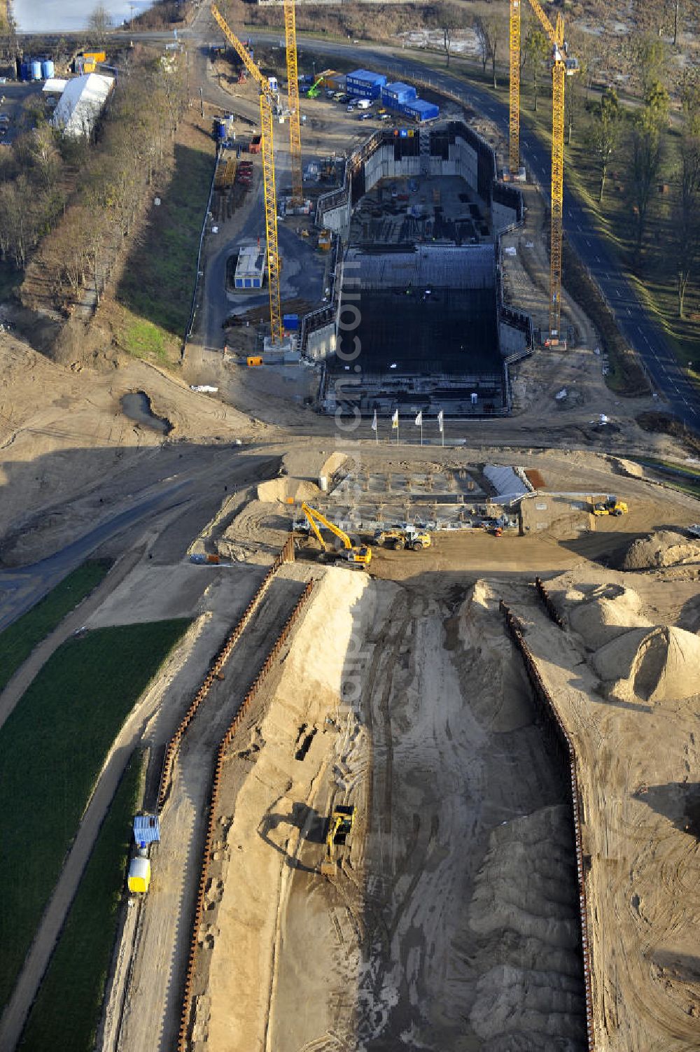 Aerial image Niederfinow - Blick auf die Baustelle des Neubaus des Schiffshebewerkes Niederfinow Nord durch die DSD Brückenbau GmbH, die Johann Bunte Bauunternehmung GmbH & Co. KG , Bilfinger Berger Ingenieurbau GmbH und die Siemag GmbH. Look at the new building of the boat lift Niederfinow North Bridge. The new building needed because the old boat lift of 1934 has now reached the end of its life. To maintain the function of the Havel-Oder waterway, it must therefore be replaced by a new building on schedule.