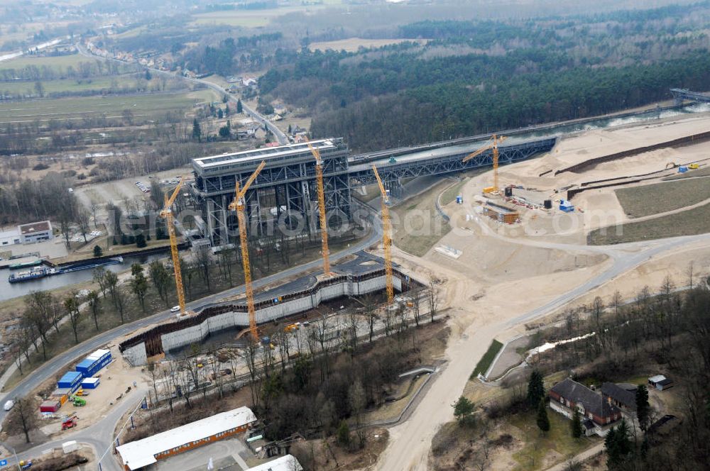 Aerial photograph Niederfinow - Blick auf die Baustelle des Neubaus des Schiffshebewerkes Niederfinow Nord durch die DSD Brückenbau GmbH, die Johann Bunte Bauunternehmung GmbH & Co. KG , Bilfinger Berger Ingenieurbau GmbH und die Siemag GmbH. Look at the new building of the boat lift Niederfinow North Bridge. The new building needed because the old boat lift of 1934 has now reached the end of its life. To maintain the function of the Havel-Oder waterway, it must therefore be replaced by a new building on schedule.