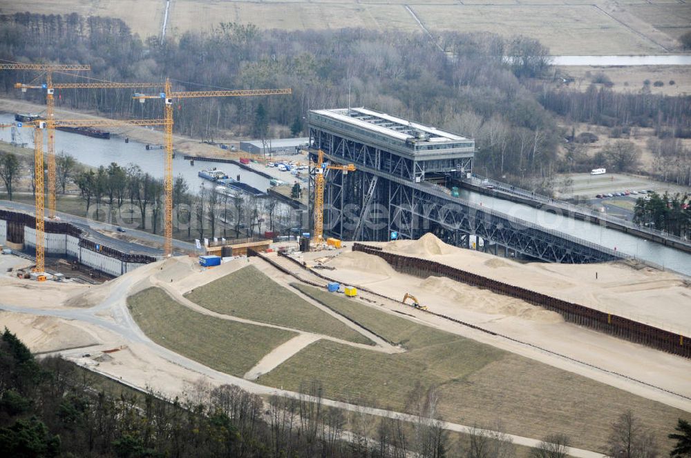 Niederfinow from the bird's eye view: Blick auf die Baustelle des Neubaus des Schiffshebewerkes Niederfinow Nord durch die DSD Brückenbau GmbH, die Johann Bunte Bauunternehmung GmbH & Co. KG , Bilfinger Berger Ingenieurbau GmbH und die Siemag GmbH. Look at the new building of the boat lift Niederfinow North Bridge. The new building needed because the old boat lift of 1934 has now reached the end of its life. To maintain the function of the Havel-Oder waterway, it must therefore be replaced by a new building on schedule.