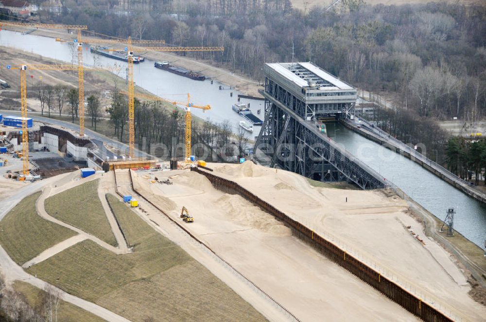 Aerial image Niederfinow - Blick auf die Baustelle des Neubaus des Schiffshebewerkes Niederfinow Nord durch die DSD Brückenbau GmbH, die Johann Bunte Bauunternehmung GmbH & Co. KG , Bilfinger Berger Ingenieurbau GmbH und die Siemag GmbH. Look at the new building of the boat lift Niederfinow North Bridge. The new building needed because the old boat lift of 1934 has now reached the end of its life. To maintain the function of the Havel-Oder waterway, it must therefore be replaced by a new building on schedule.