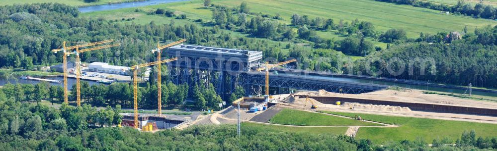 Aerial image Niederfinow - Blick auf die Baustelle des Neubaus des Schiffshebewerkes Niederfinow Nord durch die DSD Brückenbau GmbH, die Johann Bunte Bauunternehmung GmbH & Co. KG , Bilfinger Berger Ingenieurbau GmbH und die Siemag GmbH. Look at the new building of the boat lift Niederfinow North Bridge. The new building needed because the old boat lift of 1934 has now reached the end of its life. To maintain the function of the Havel-Oder waterway, it must therefore be replaced by a new building on schedule.